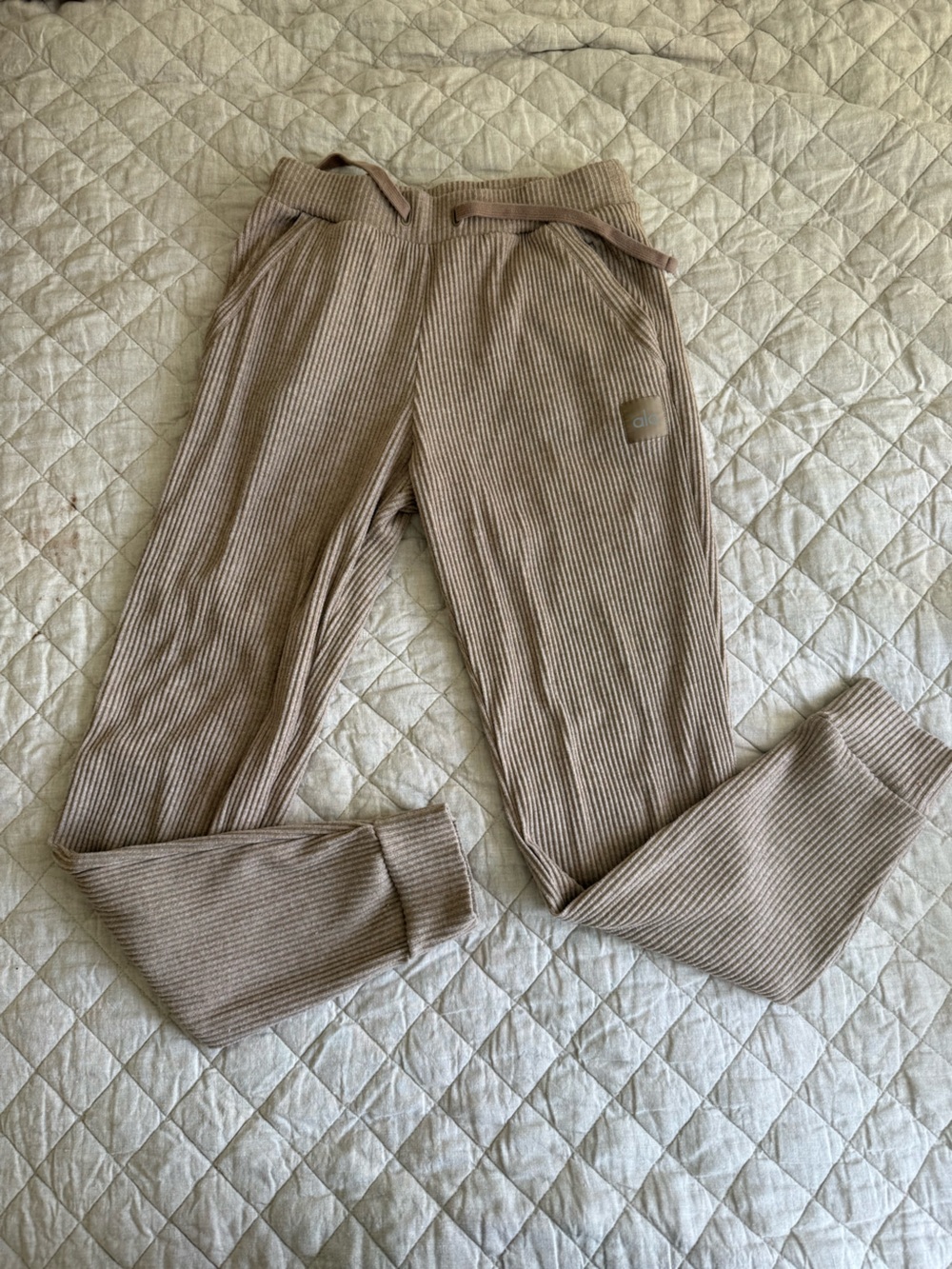 ALO Yoga Ribbed Joggers in Taupe Beige